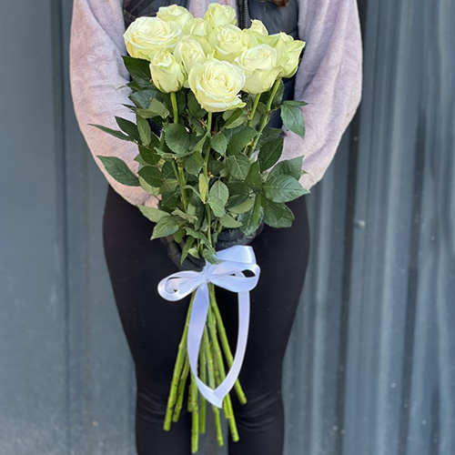 красивий букет 11 білих троянд в Ірпені фото