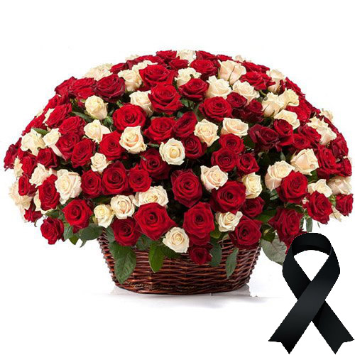 Фото товара 100 красно-белых роз в корзине в Ирпени