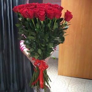 25 высоких импортных роз в Ирпене фото