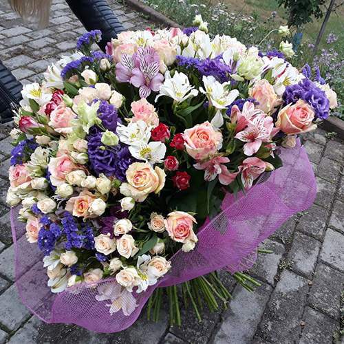цветы и подарки к новому году в категории VIP букети | «Ирпень Роза»