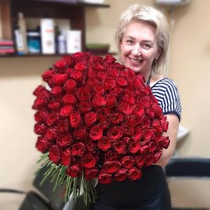 шикарний букет червоних троянд в Ірпені фото